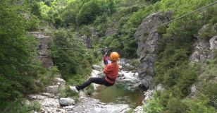 Via_ferrata_Rousses_Tyrolienne.jpg